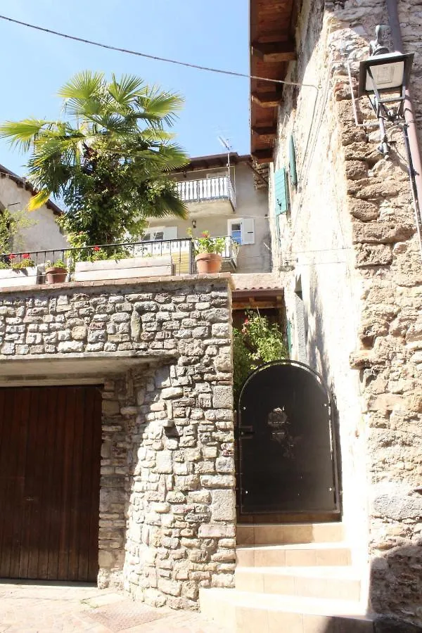 Apartment Casa Vacanze Il Melograno Tremosine Italy